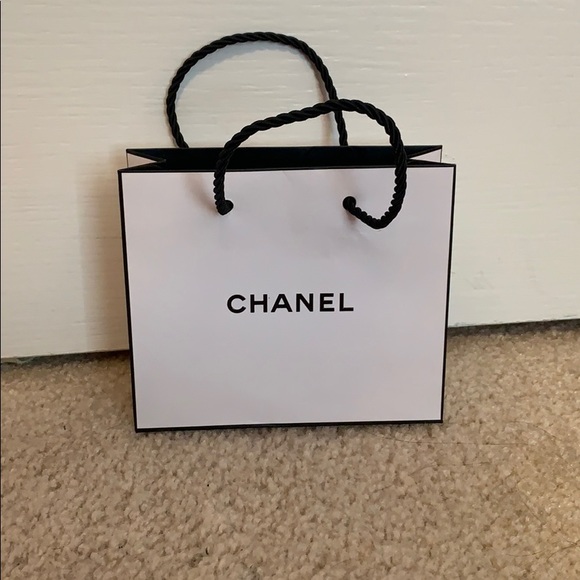Chanel makeup shopping bag - Picture 1 of 4